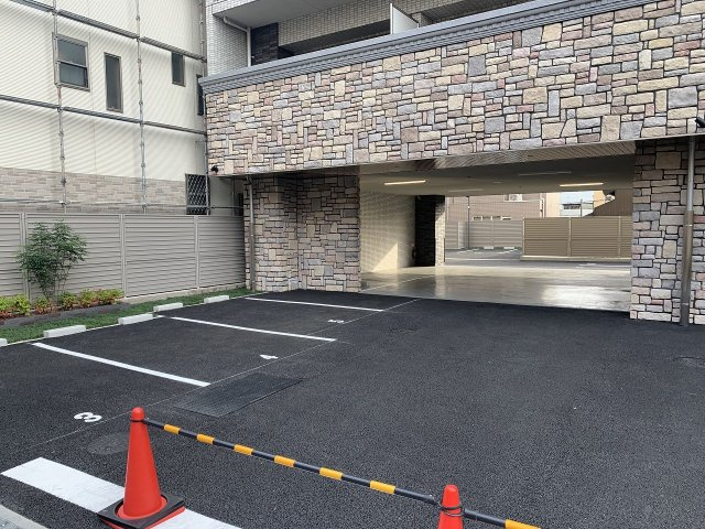 プレジオ豊中の駐車場