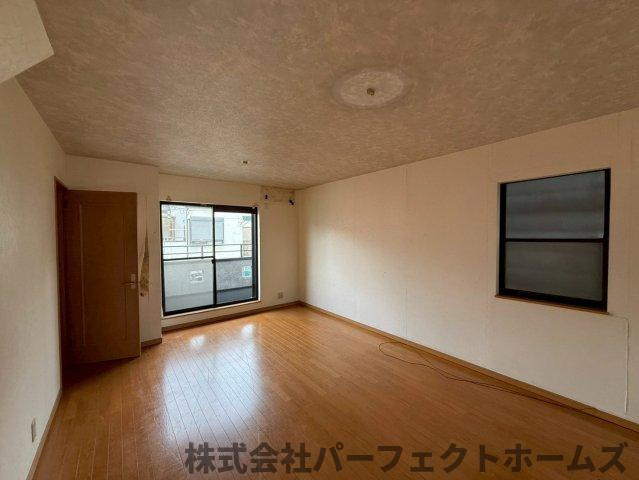 松丘町戸建の居間・リビング|こちらの居間で趣味の時間をお楽しみください