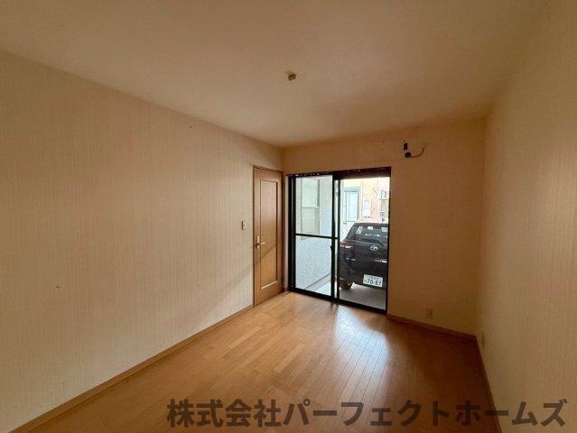 松丘町戸建の洋室|使い勝手のいい洋室です