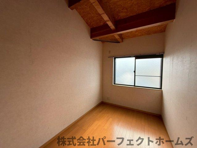 松丘町戸建の洋室|ゆったりした洋室です