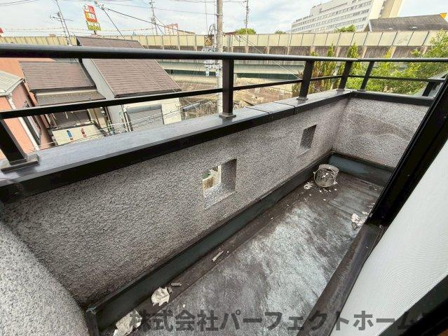 松丘町戸建のバルコニー|お洗濯にも便利なバルコニー付き