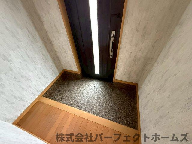 松丘町戸建の玄関|落ち着いた玄関です