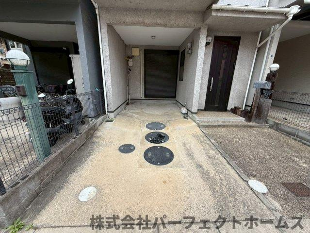 松丘町戸建の駐車場|駐車場に車を止められます