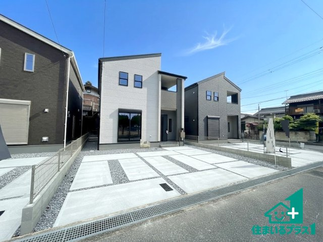 ★24(土)25(日)現地見学可能！★彦根市西今町　全3邸の前面道路含む現地写真|周辺は閑静な住宅街！前面道路広々で車の出し入れも便利です。駐車が苦手な方でも安心して車庫入れできます！