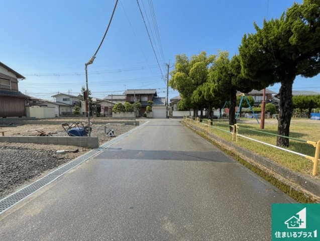★5(土)6(日)現地見学可能！★彦根市西今町　全3邸の前面道路含む現地写真|周辺は落ち着いた街並みの住宅地！子育てがしやすい住環境です！まだ未完成ですが、現地でしかわからない事もございます。是非一度ご覧ください。