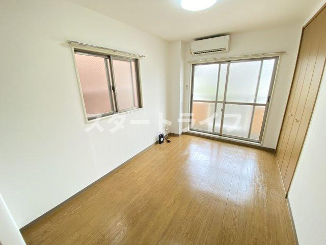 大阪市淀川区塚本４丁目の賃貸マンションの居間・リビング