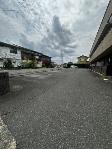 フォブール善導寺の駐車場