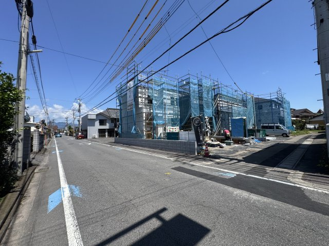 新築　高崎市下小鳥町1期　LiGNAGE　1号棟の前面道路含む現地写真|現地写真　西側接道幅員約7ｍ　南側接道幅員約4.0　北側接道幅員約2.9ｍ