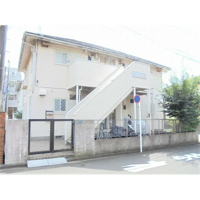 横浜市栄区鍛冶ケ谷２丁目のアパートの外観
