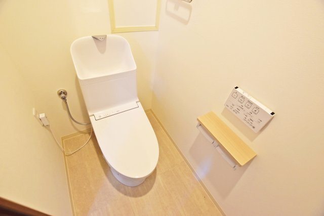 ディアエスタ・ミオ甲子園一番町のトイレ|新調済みのトイレでウォシュレット機能が付いており、清潔で心地よくご利用いただけます。