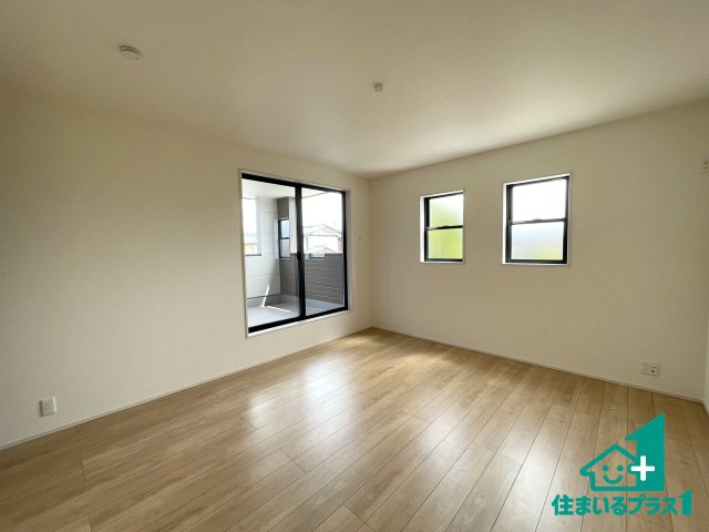 ★彦根市西今町　第5期　新築一戸建ての洋室|シンプルな洋室は、自分好みのインテリアが楽しめます♪ご家族とインテリアや家具を選びに行くのは物件購入時の醍醐味の一つです。ぜひお楽しみください♪