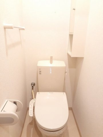 フィオーレのトイレ|ゆったりとした空間のトイレです