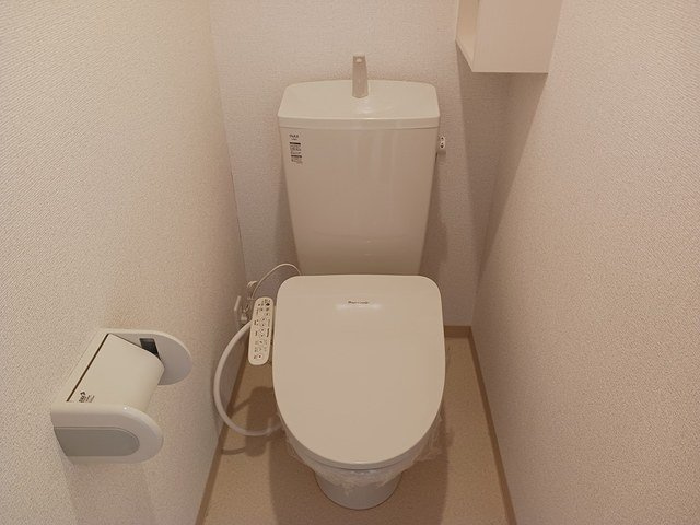 ヴィラストリアのトイレ|落ち着いたトイレです