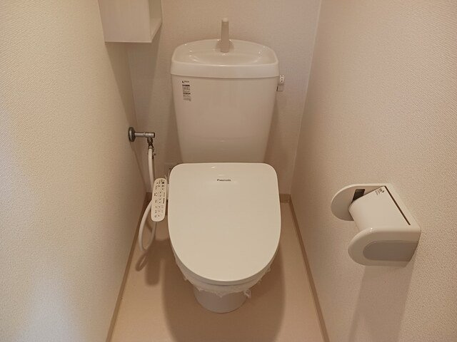 クレア・ド・ルーンのトイレ|落ち着いた色調のトイレです