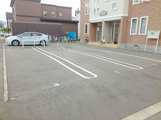 カルムＫＫの駐車場|カースペースがあります