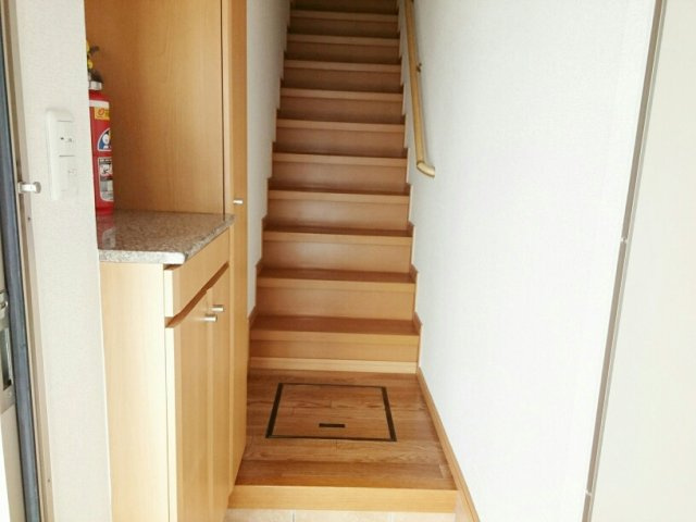 ミラージュＡの玄関|明るい玄関です