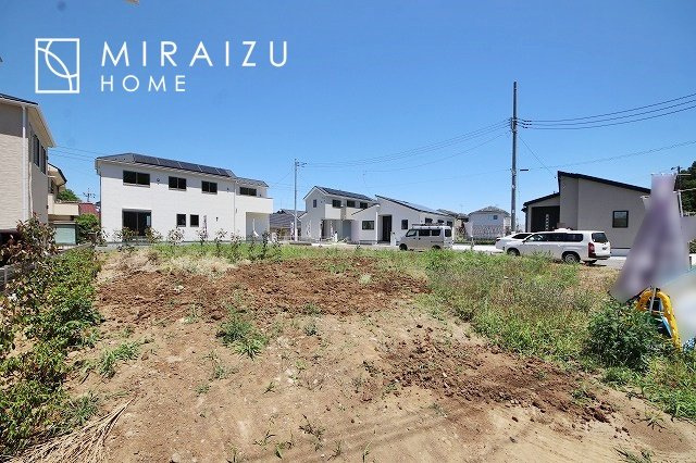 【外観】 | 運転が不安な方も安心な前面道路、きちんと幅員のある道路は女性にも安心です。整備されている道路は気持ちも良いですね♪