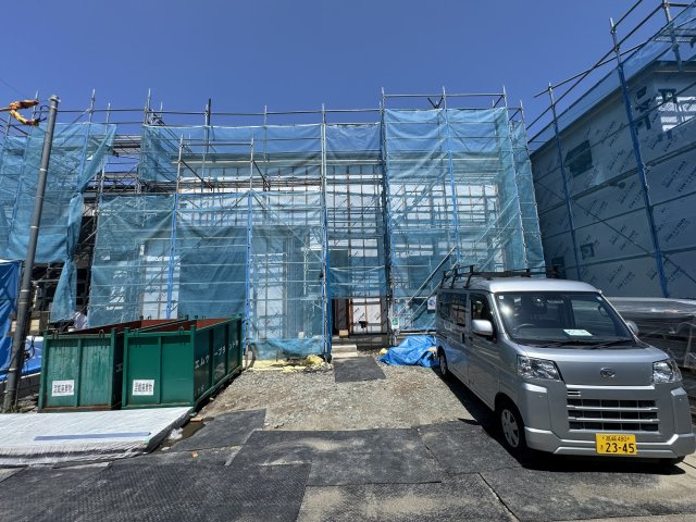 新築　高崎市下小鳥町1期　LiGNAGE　2号棟の駐車場|現地写真　駐車スペースは並列2～3台分可能です！
