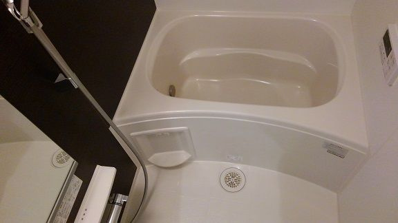 横浜市青葉区しらとり台のアパートの浴室