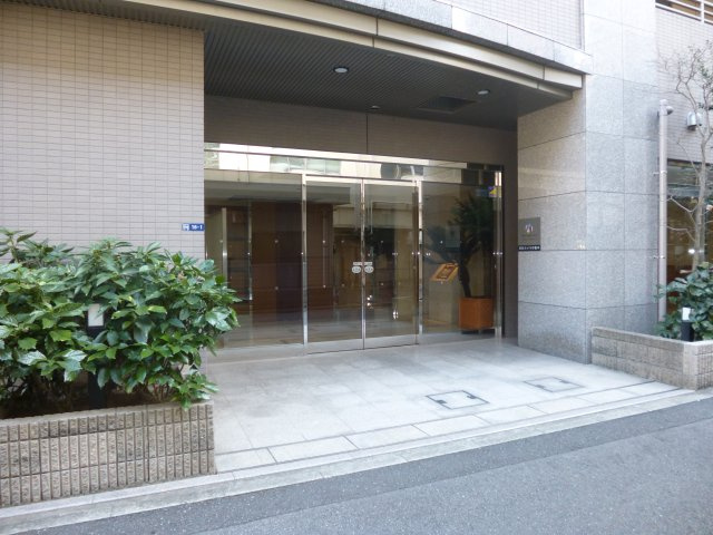 墨田区東向島５丁目の賃貸マンションのエントランス