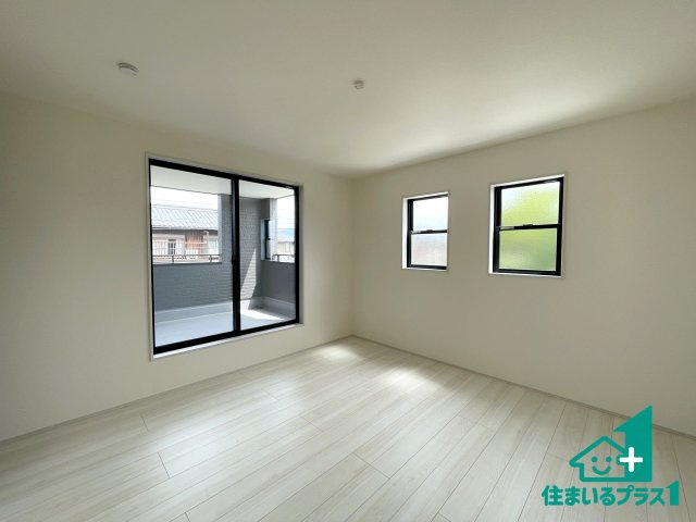 ★彦根市西今町　第5期　新築一戸建ての洋室|シンプルな洋室は、自分好みのインテリアが楽しめます♪ご家族とインテリアや家具を選びに行くのは入居時の醍醐味の一つです。ぜひお楽しみください♪