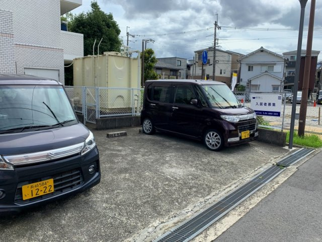 ドムールコスモス西豊中の駐車場