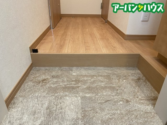 REGALEST 藤原光町の玄関