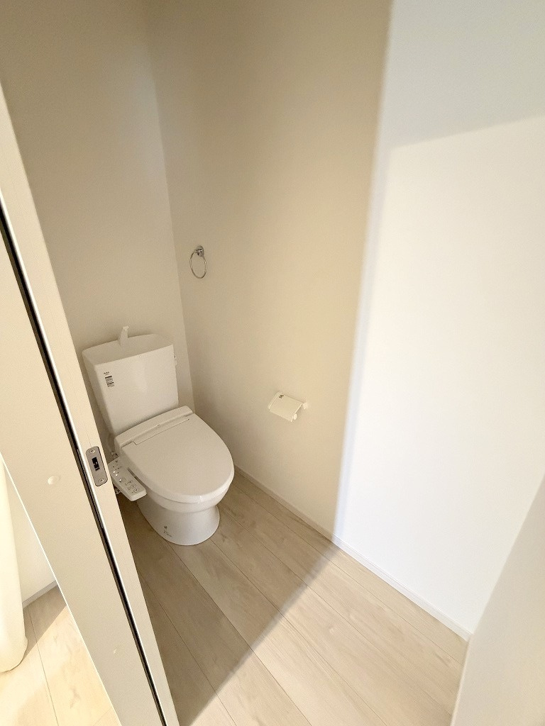 吉川市新栄2丁目　新築戸建　全1棟のトイレ|1階のトイレです