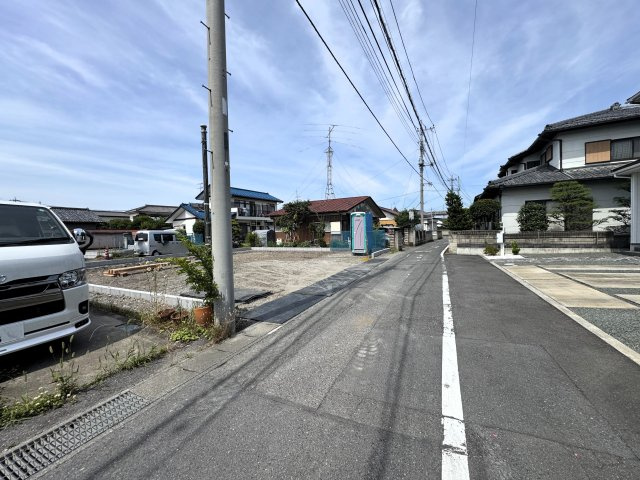 新築　高崎市下小鳥町1期　LiGNAGE　4号棟の前面道路含む現地写真|現地写真　南側接道幅員約4ｍ　中央道路4ｍ