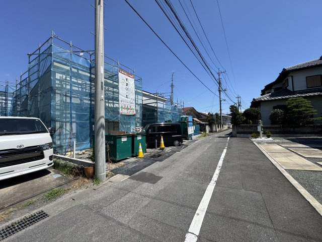 新築　高崎市下小鳥町1期　LiGNAGE　4号棟の前面道路含む現地写真|現地写真　南側接道幅員約4ｍ　北側道路4ｍ