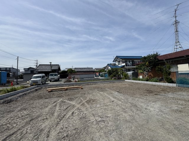 新築　高崎市下小鳥町1期　LiGNAGE　4号棟の駐車場|現地写真　駐車スペースは並列2～3台分可能です！
