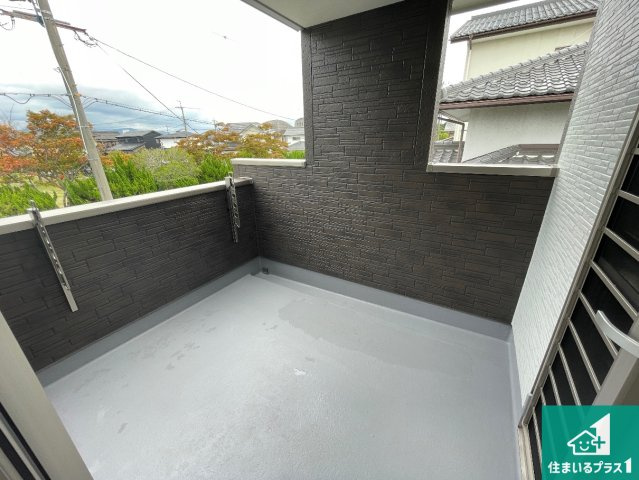 彦根市西今町　第5期　新築一戸建てのバルコニー|外出時に急な雨でも洗濯物を守ってくれるインナーバルコニー！