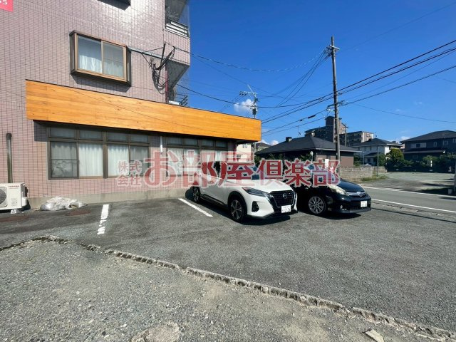 オアシスビルの駐車場|駐車スペースもあります