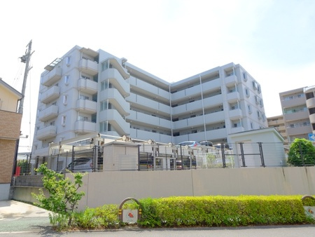 ステイツ吹田・千里丘弐番館の外観