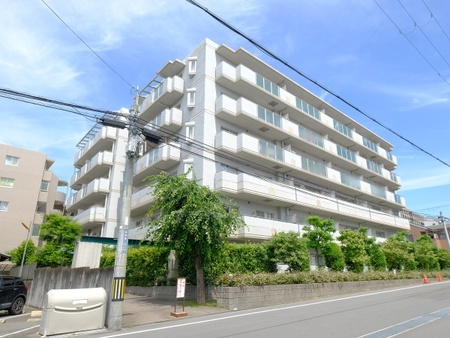 ステイツ吹田・千里丘弐番館の外観