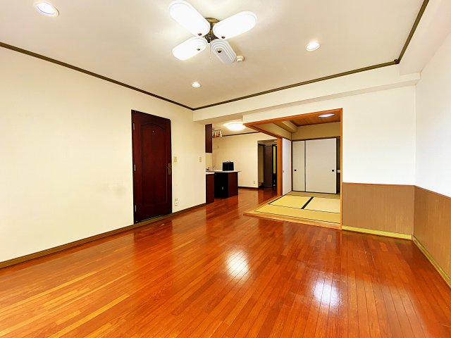 ロワジール伊東湯川の居間・リビング