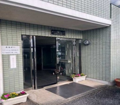 愛甲郡愛川町春日台４丁目の賃貸マンションのエントランス