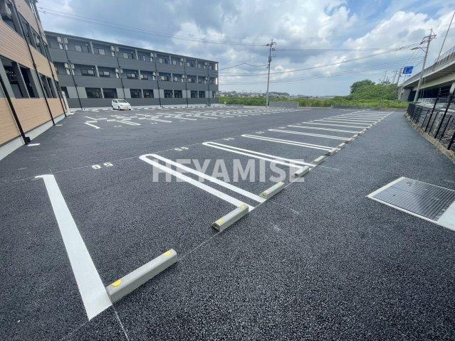 デ・クメール福田町の駐車場