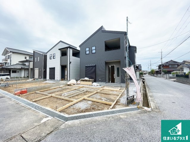 彦根市西今町　第5期　新築一戸建ての外観|周辺は落ち着いた街並みの住宅地！子育てがしやすい住環境です！まだ未完成ですが、現地でしかわからない事もございます。是非一度ご覧ください。