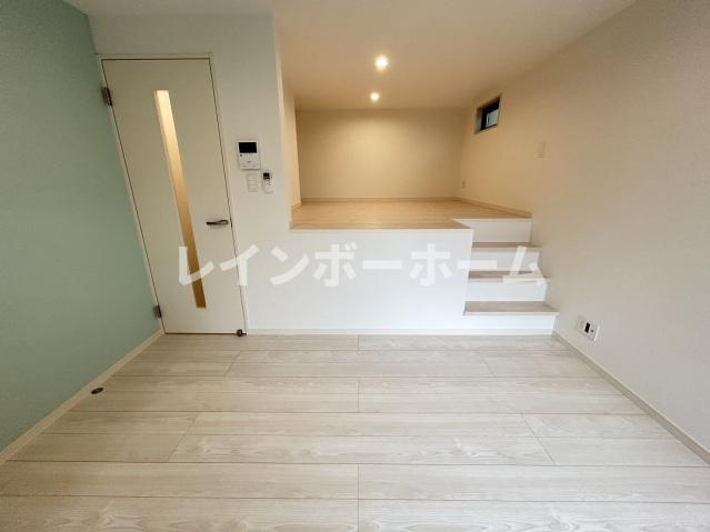 CB吉川KAJIN　【仲介手数料：50％OFF】対象物件！の寝室|リビングです