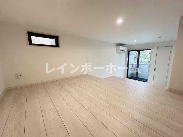 CB吉川KAJIN　【仲介手数料：50％OFF】対象物件！の寝室|落ち着いた色調の寝室です