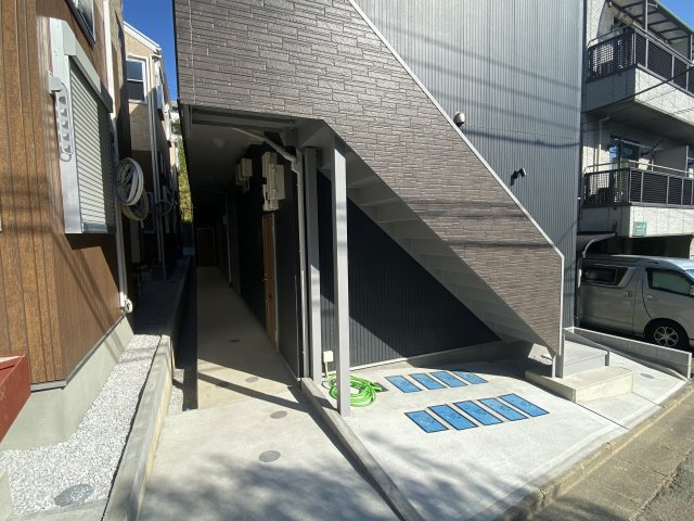 川崎市多摩区生田６丁目のアパートのエントランス