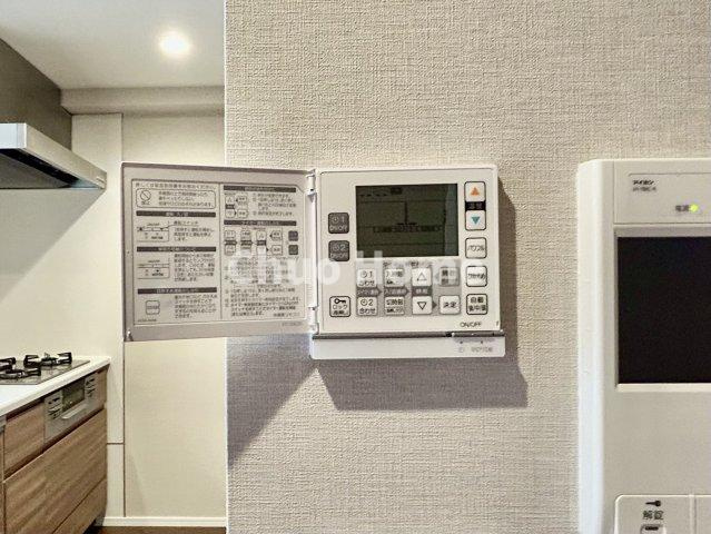 アンビシャス小岩の冷暖房・空調設備|【床暖房】冬は足元から暖めてくれる床暖房はエアコンとは違って埃が舞いませんので健康にも良さそうですね。