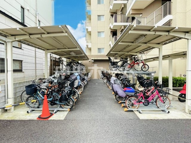 アンビシャス小岩の駐輪場|【自転車置き場】最新の空き状況や費用などの詳細は担当スタッフまでお問い合わせください。