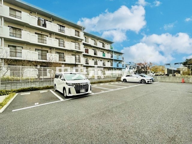 アンビシャス小岩の駐車場|【敷地内駐車場】最新の空き状況や費用などの詳細は担当スタッフまでお問い合わせください。