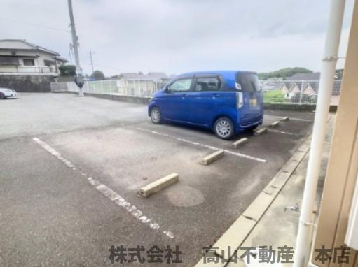 宗像市三郎丸３丁目のテラスの駐車場