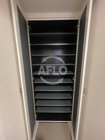 スプランディッド江坂駅前の収納|スプランディッド江坂駅前　シューズボックス