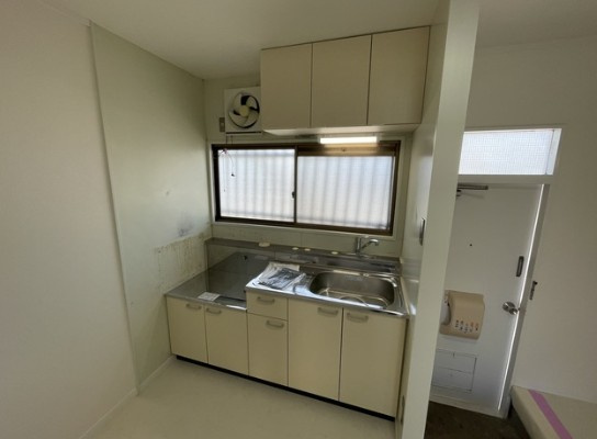 相模原市南区上鶴間６丁目のアパートのキッチン