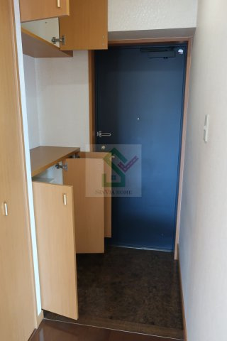 テック高野台の玄関