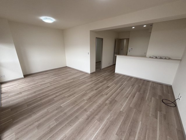ビアンカ府中の居間・リビング|約22帖の広々LDK♪9階建ての8階部分で、陽当たり良好☆